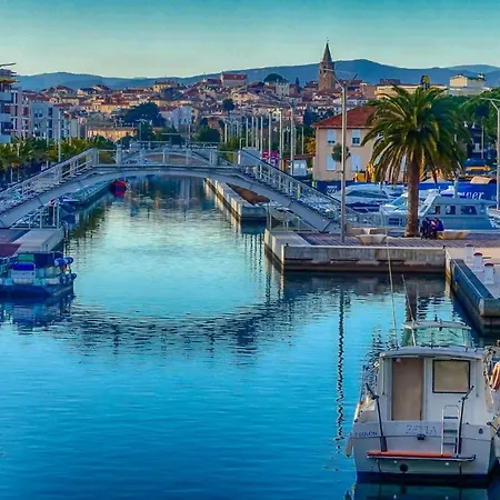 Coeur De Frejus, 3 Pièces Climatisé Avec Piscine, Terrasse, Barbecue *