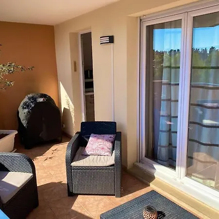 Coeur De Frejus, 3 Pièces Climatisé Avec Piscine, Terrasse, Barbecue * Fréjus
