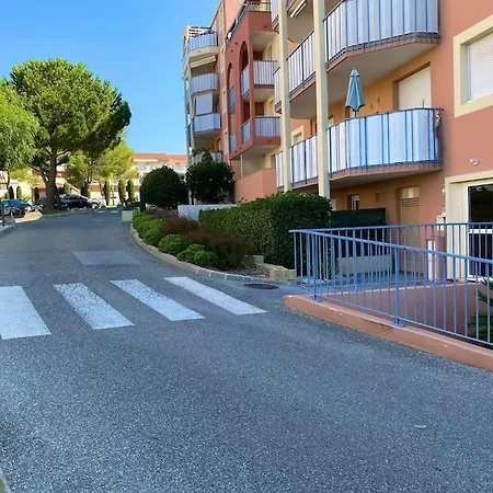 Coeur De Frejus, 3 Pièces Climatisé Avec Piscine, Terrasse, Barbecue Apartamento