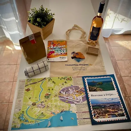 Coeur De Frejus, 3 Pièces Climatisé Avec Piscine, Terrasse, Barbecue